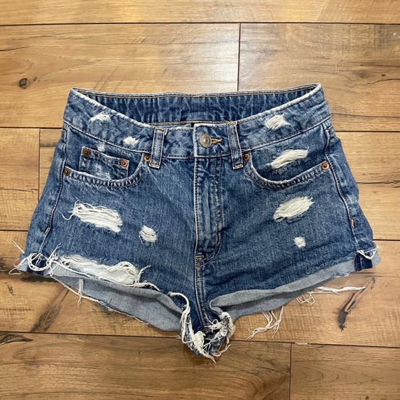 High Waisted H&M Denim Shorts - Fits like a 0! - Picture 1 of 5